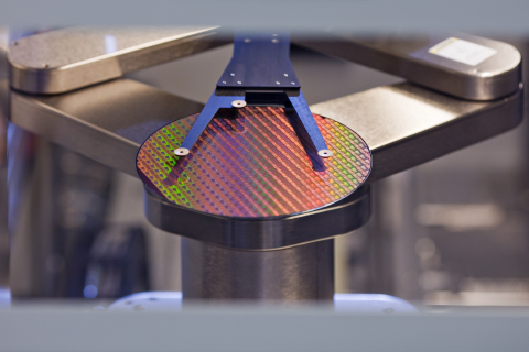 Infineon-200mm_wafer