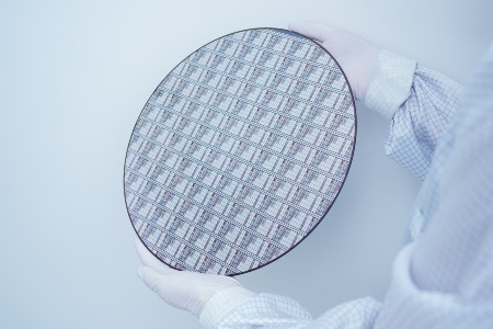 Chip production on 300 mm wafers is more efficient compared to 200 mm wafers, since the bigger wafer diameter offers 2.3 times more chips per wafer.