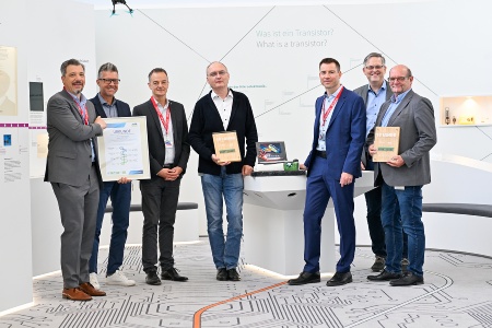 Presentation of the CSR certificate 2023 and award for 10 years of partnership. From left to right: Fabio Papini (AfB Branch Manager Klagenfurt), Arno Forelli (Senior Manager Infineon IT-Services GmbH), Gernot Hochfellner (Managing Director AfB Austria), Hansjörg Sonnleitner (Managing Director Infineon IT-Services GmbH), Daniel Büchle (Managing Director AfB Germany), Walter Nirschl (Global Head Infineon IT-Services GmbH), Robert Müllneritsch (Central Works Council Infineon Austria and AfB Advisory Board) ©Infineon Austria