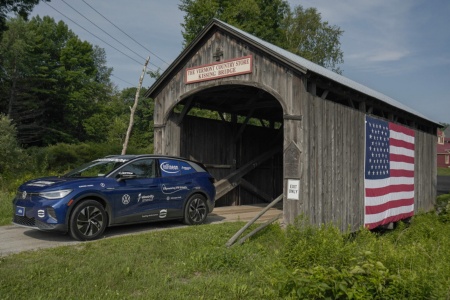 Infineon is a proud sponsor of the VW ID.4 team, a team of drivers on a 37,000-mile tour across the United States in Volkswagen’s newest electric vehicle (EV).