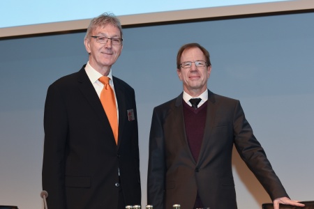 Wolfgang Mayrhuber (links), Vorsitzender des Aufsichtsrats, und Dr. Reinhard Ploss, Vorstandsvorsitzender, Infineon Technologies AG.